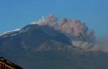 Nie! Etna i inne wulkany nie emitują więcej dwutlenku węgla niż ludzie