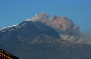 Nie! Etna i inne wulkany nie emitują więcej dwutlenku węgla niż ludzie