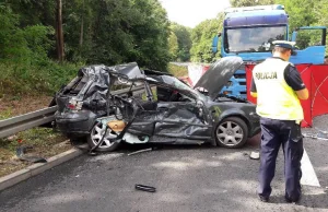 Tragedia w Wielkopolsce. 27-latek wjechał golfem wprost przed tira