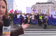 Bruksela: reporterka Polsat News "wsypała" manifestację KOD!