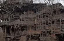 Niesamowity opuszczony Minister's Tree House