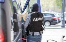 ABW zatrzymała na Okęciu szefa grupy wyłudzającej VAT w ramach mafii paliwowej