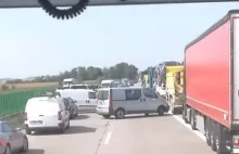 Kierowcy zablokowali korytarz życia na A4. Film trafił już do policjantów.