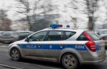 Wrocław: kierowca auta wjechał w przystanek, potrącił dwójkę dzieci i...