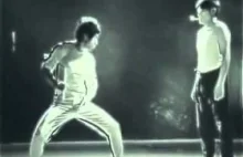 Bruce Lee zapala zapałki za pomocą Nunczako