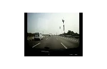 Latające auto na autostradzie