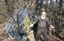 Urzędnicy kazali bezdomnemu wynieść się z lasu, bo las jest komunalny