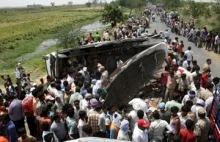 Czołowe zderzenie autobusów w Indiach, zginęło 20 osób
