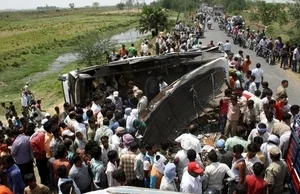 Czołowe zderzenie autobusów w Indiach, zginęło 20 osób