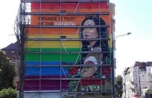 Na Dąbrowskiego powstaje tęczowy mural. Przedstawiciele Grupy Stonewall...