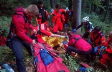 Rowerzysta miał wypadek. Na pomoc ruszyli ratownicy GOPR