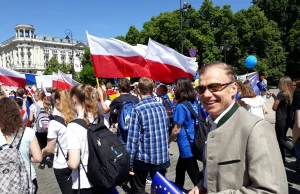Ambasador Niemiec Rolf Nikkel na antyrządowym spędzie w Warszawie