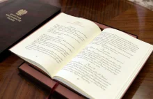 Prezydent Duda złożył przysięgę na ręcznie przepisanej konstytucji