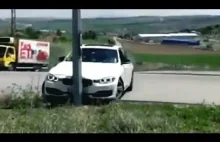 BMW symbol debilizmu na drogach