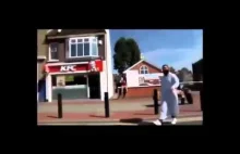 Stephen Lennon pokazuje Islamską dzielnice