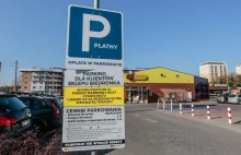 Płatne parkingi przy sklepach Biedronki. Odwołanie niewiele daje. Problem...