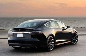 Od teraz możesz przywołać do siebie swój Tesla Model S