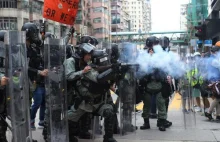 Chiny: Zwarte oddziały policji ćwiczą niedaleko granicy z Hongkongiem....