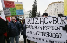 "Gazeta Wyborcza" walczy z ustawą dezubekizacyjną: Nie żyje przez nią 8...