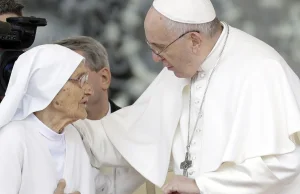 Papież: Nie po to stałaś się zakonnicą, aby być służącą księdza