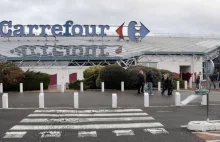 Carrefour zwalnia 2 tys. osób, a były szef sieci dostaje milion euro premii