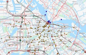 Hipnotyzująca mapa: Autobusy i pociągi jeżdżące po świecie w czasie rzeczywistym