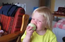 Mamo, mogę zjeść to jabłko?