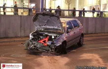 Kierowca BMW zasłonił ludzi na przystanku