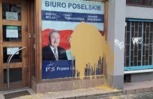 Kolejne biuro posła PiS padło ofiarą wandali