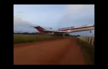 Katastrofa Boeinga 727 po zaczepieniu o ogrodzenie lotniska.