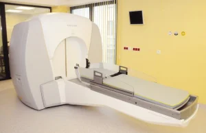 Gamma Knife zamiast leczyć, będzie pokrywał się kurzem