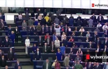 Hymn UE na posiedzeniu PE. Partia Brexit tyłem, Waszczykowski i Zalewska siedzą