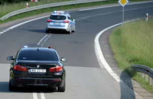 SOP wysadziła Merkel z opancerzonego auta. Niedzielny kierowca wpadł w panikę.