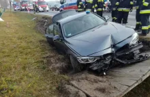 Nieoznakowane BMW zderzyło się z peugeotem, winny policjant