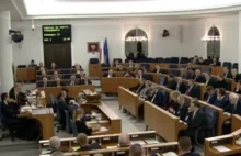Senat przyjął bez poprawek ustawę dekomunizacyjną