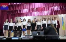 "Jestem banderowcem, Ukraina ponad wszystko" - piosenka ukraińskich uczniów.