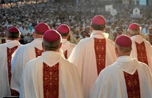 Milion złotych zadośćuczynienia. Rewolucyjny wyrok sądu ws. księdza pedofila.