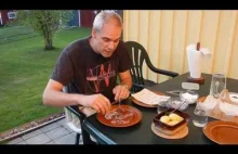 Jak należy jeść Surströmming?
