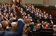 Posłowie PiS złożyli w Sejmie projekt noweli ws. zniesienia limitu...