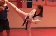 Uliczny Fighter vs Mistrzyni Taekwondo