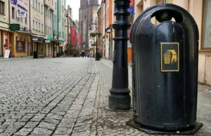 Urzędnicy z Legnicy kupują śmietniki na ulice po 11 tysiaków za sztukę