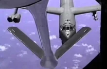 Tankowanie bombowca B-52 w powietrzu.