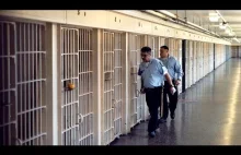 Naczelnik norweskiego więzienia odwiedza amerykańskie więzienie o maks. rygorze.
