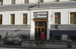 Atak na policjantów we Wrocławiu. Pobito ich w bramie