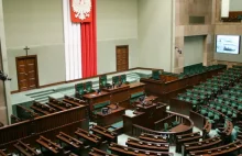 CBOS: 56 proc. Polaków sądzi, że wybory parlamentarne wygra PiS