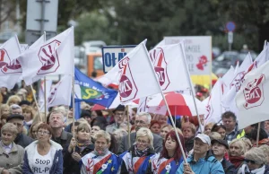 Nauczyciele wyszli na ulice przeciwko likwidacji gimnazjum