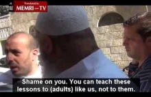 Lekcja religii przed meczetem Al-Aksa w Jerozolimie. [ENG]