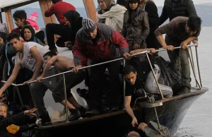 Naszpikowany ładunkami wybuchowymi statek z uchodźcami ma płynąć do Europy