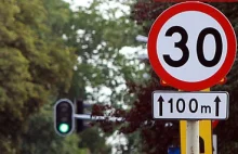 Absurdalny znak drogowy na Wólczańskiej w Łodzi