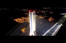 Most im. Tadeusza Mazowieckiego w nocnym ujęciu z powietrza